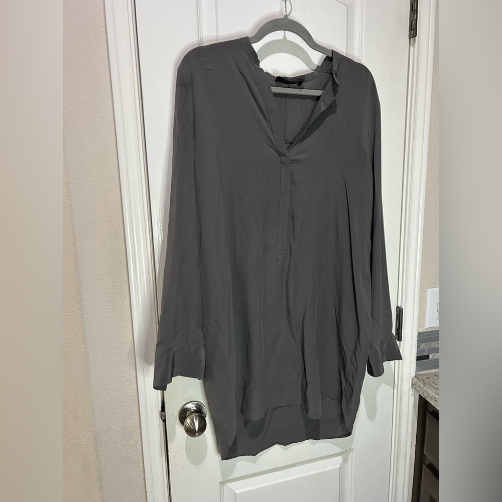 Women's Gray Long-Sleeve V-Neck Tunic Top
